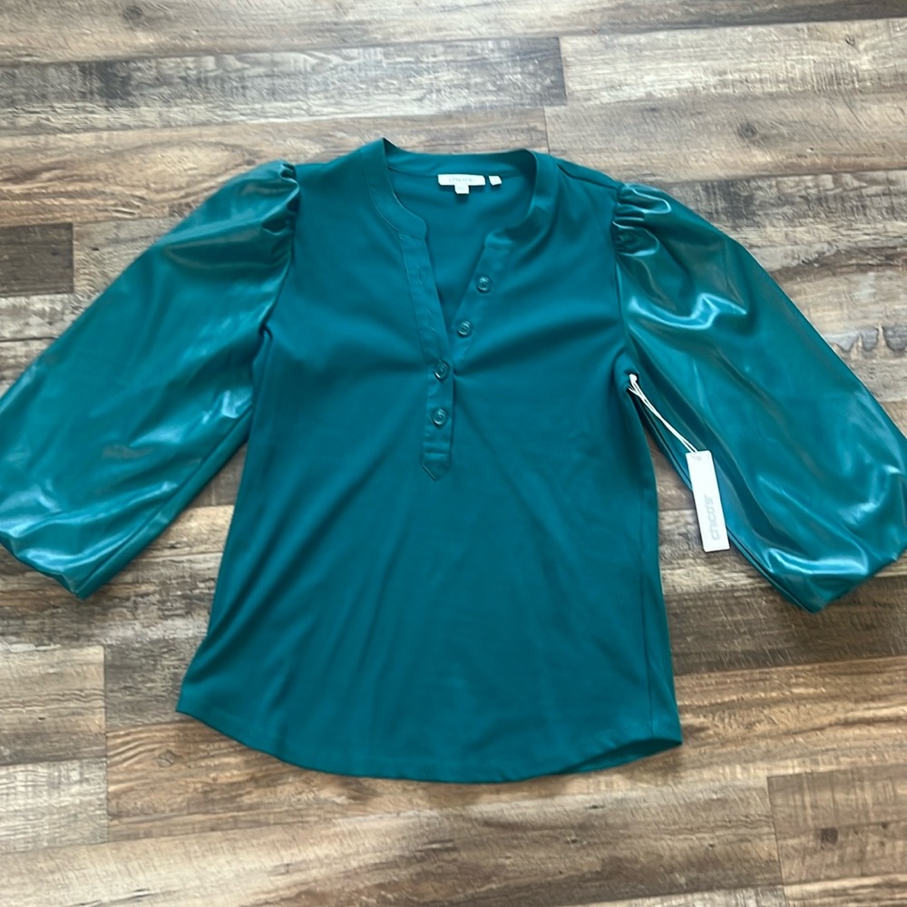 Chicos Ribbed long sleeve with faux leather sleaves